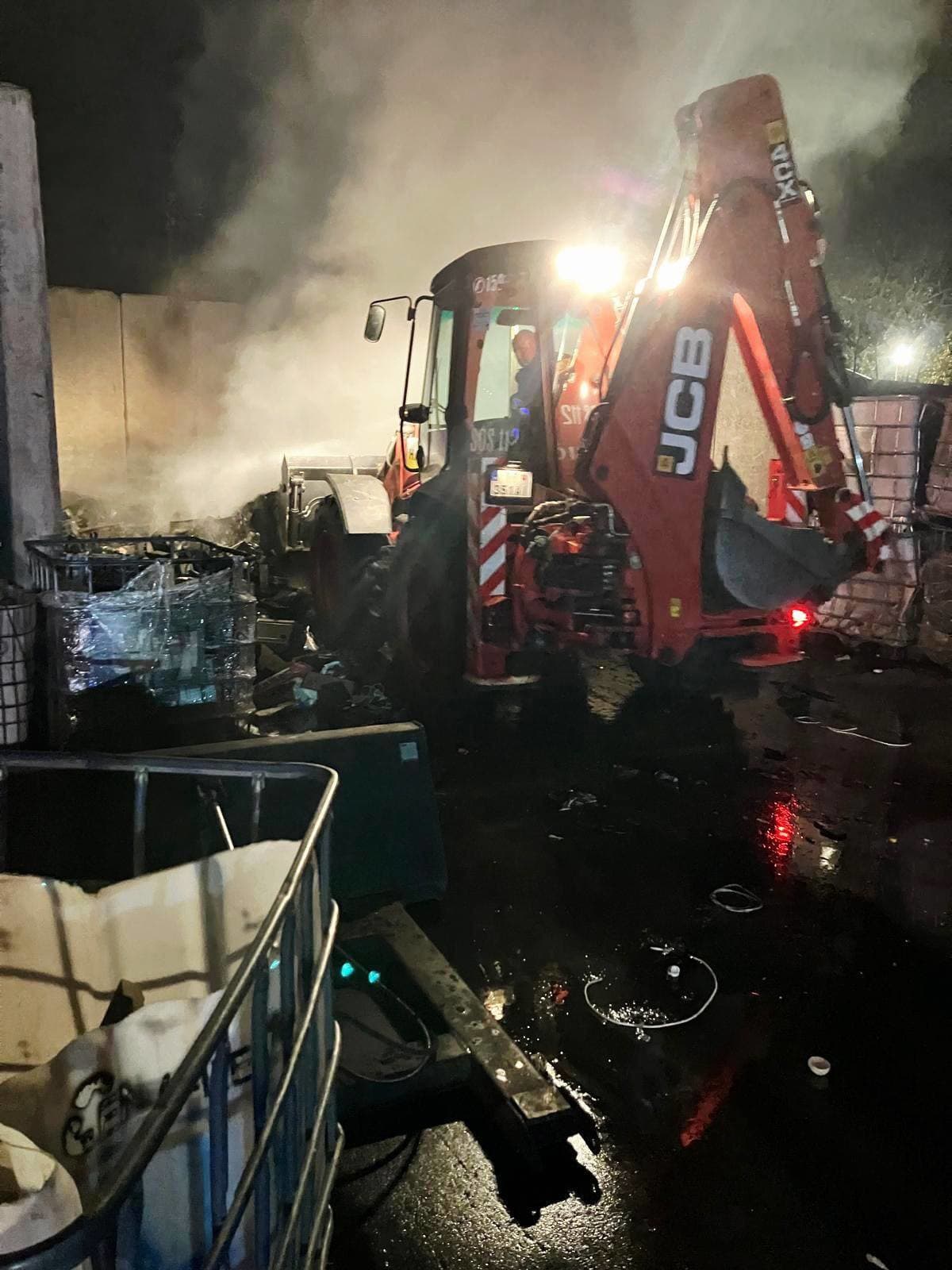 Oheň osvetlil nočnú Trnavu: