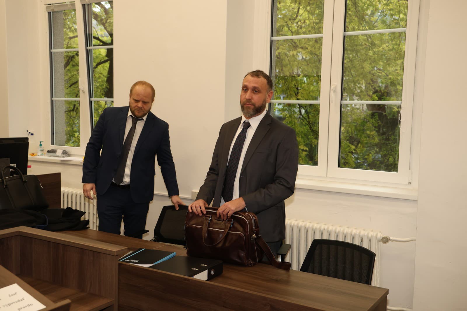 Súdne pojednávanie s Jeremym Hulshom.