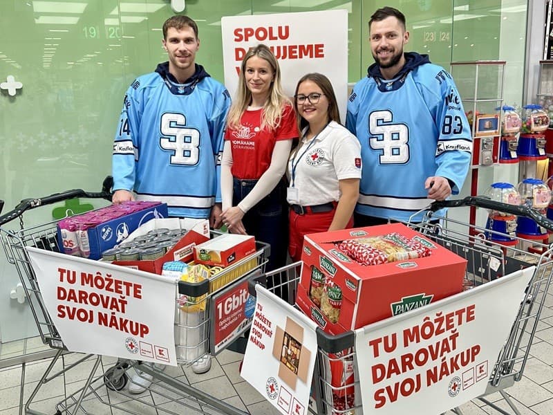 Zbierku v Kauflande podporili aj naši hokejisti.
