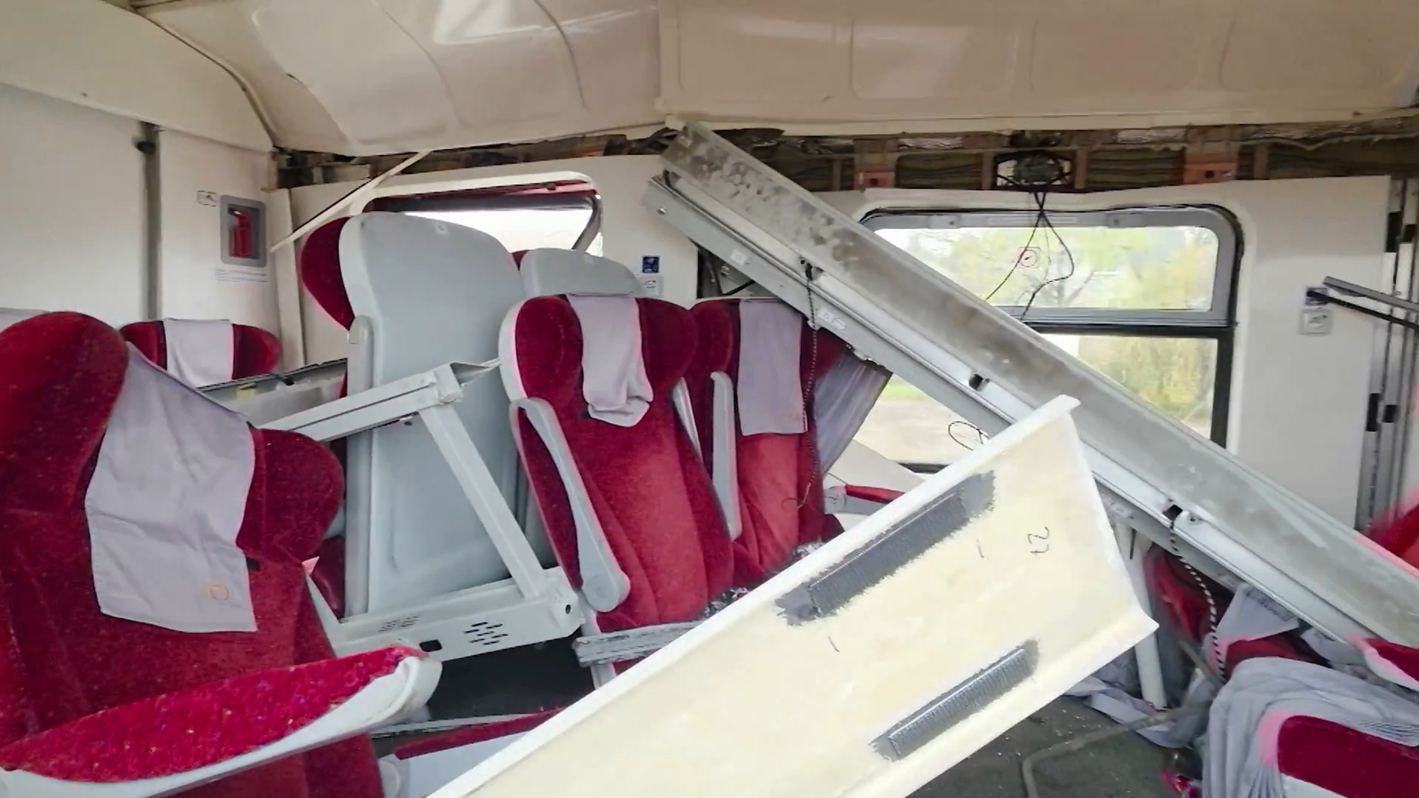 PRVÉ zábery na nočný