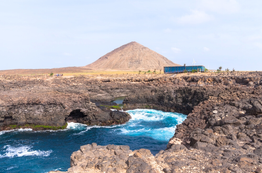 Buracona, drsné pobrežie so skalnými formáciami na ostrove Sal