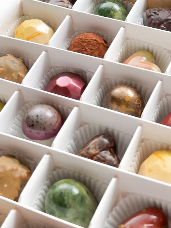 Plain Power sú prémiové čokoládové pralinky bez kompromisov – ideálne ako vianočný či mikulášsky darček