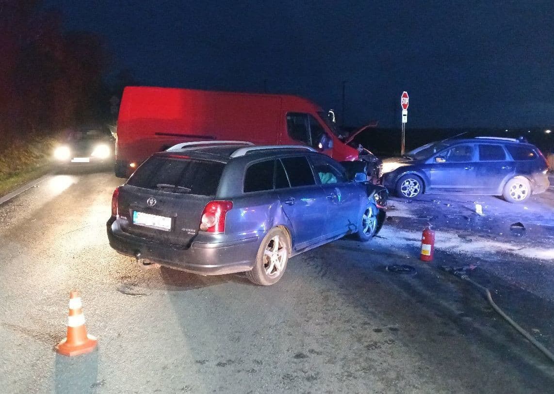Hasiči zasahovali pri zrážke dodávky a dvoch áut v Bánovciach nad Bebravou