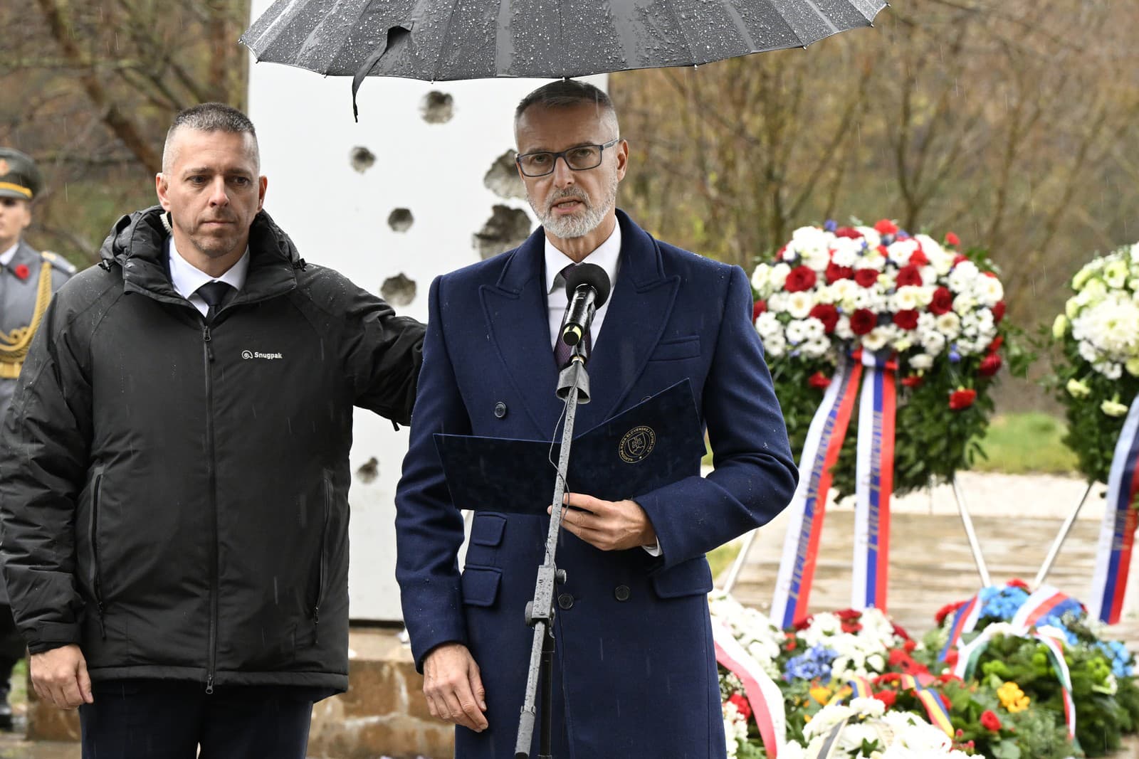 predseda NR SR Richard Raši počas prejavu na pietnej spomienke Konfederácie politických väzňov Slovenska pri príležitosti Dňa boja za slobodu a demokraciu na obete komunistického režimu pri Bráne slobody na Devíne