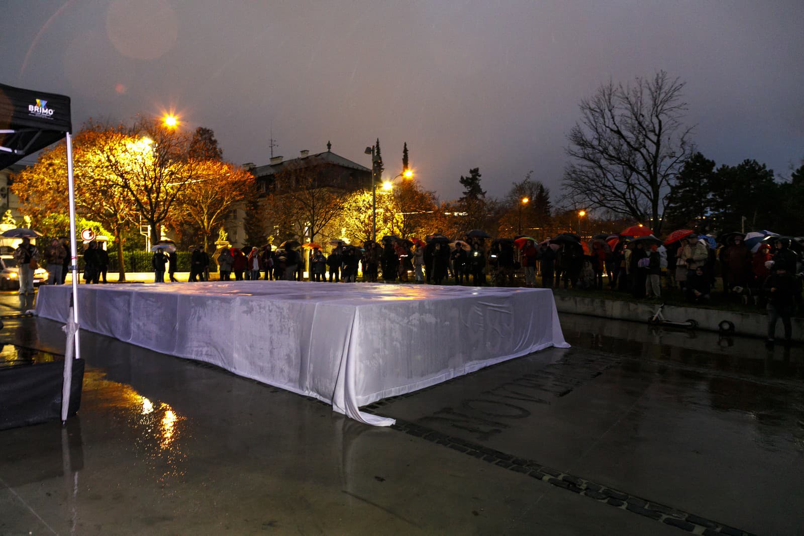 slávnosté odhalenie Pamätníka novembra 1989 na Námestí slobody v Bratislave