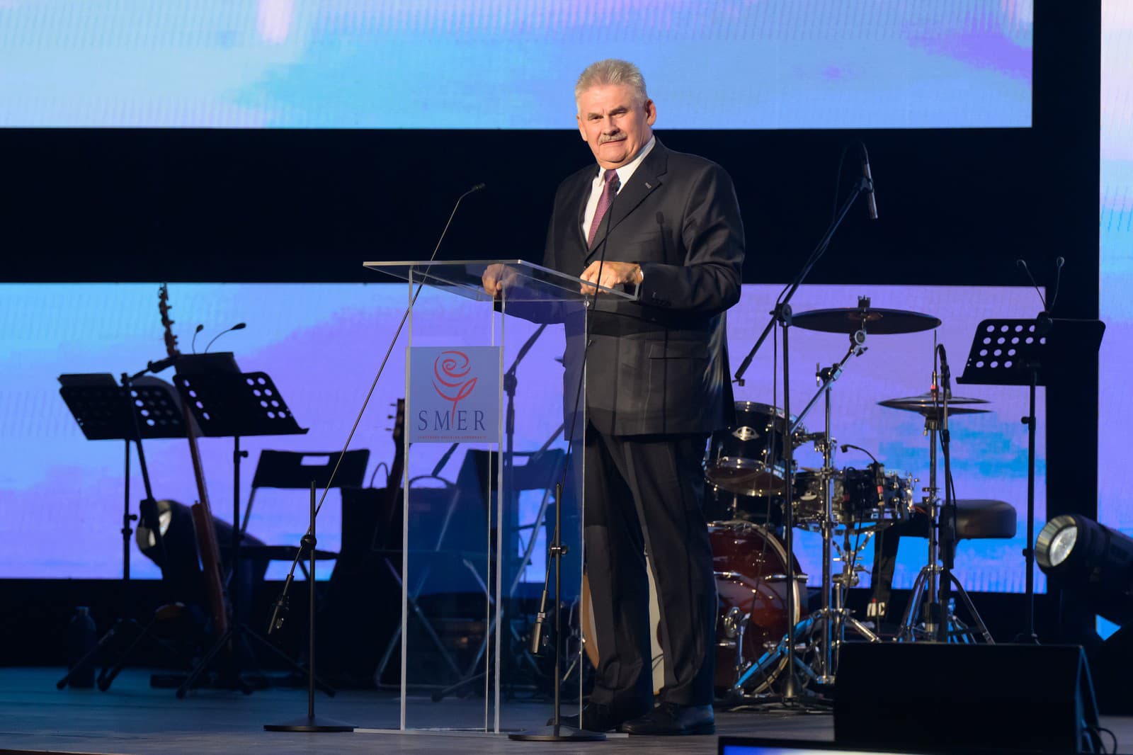 predseda poslaneckého klubu SMER-SD Ján Richter počas príhovoru na podujatí s nosnou témou Rešpekt k inému názoru, ktoré zorganizovala vládna strana SMER-SD pri príležitosti 36. výročia Nežnej revolúcie v priestoroch Agrokomplexu v Nitre