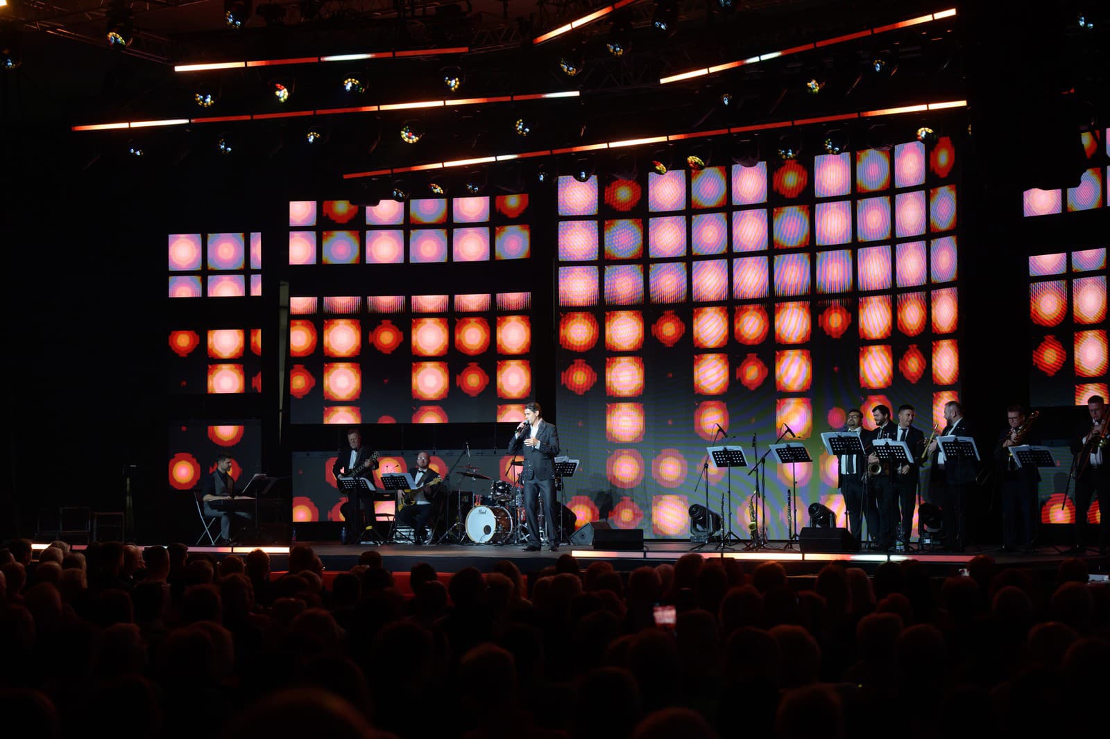 kultúrny program na podujatí s nosnou témou Rešpekt k inému názoru, ktoré zorganizovala vládna strana SMER-SD pri príležitosti 36. výročia Nežnej revolúcie v priestoroch Agrokomplexu v Nitre