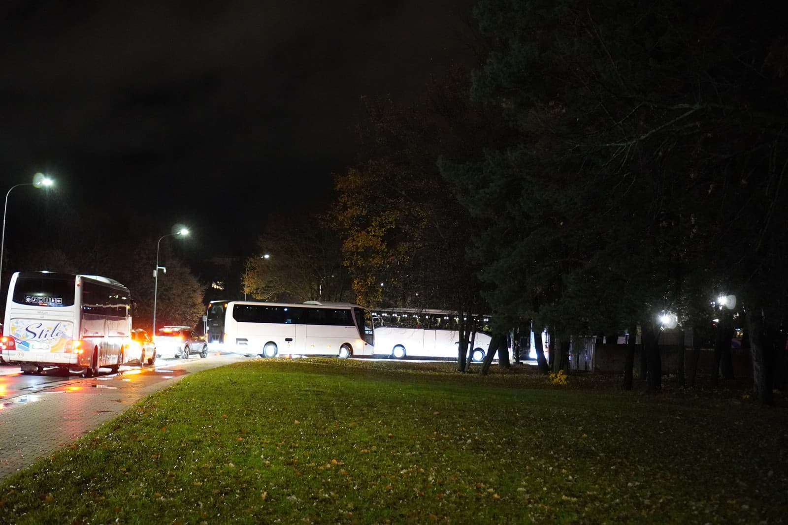 Autobusy smerujúce na akciu Smeru na Agrokomplexe v Nitre