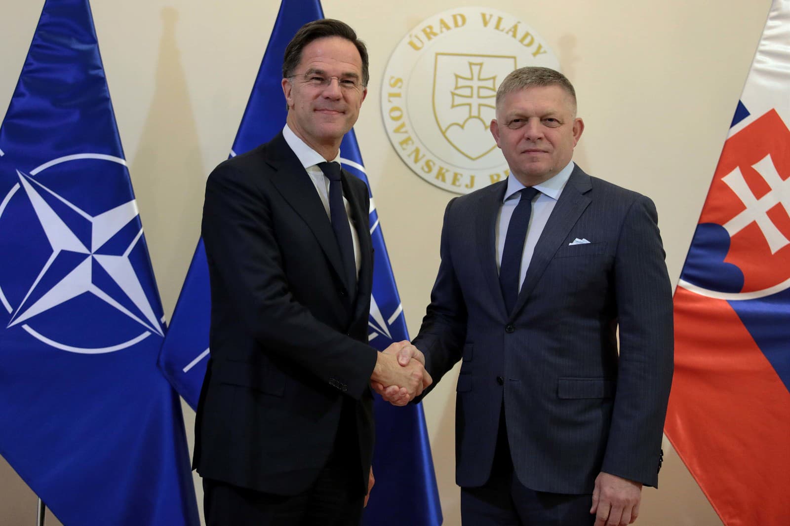 Predseda vlády SR Robert Fico sa stretol s generálnym tajomníkom NATO Markom Ruttem.