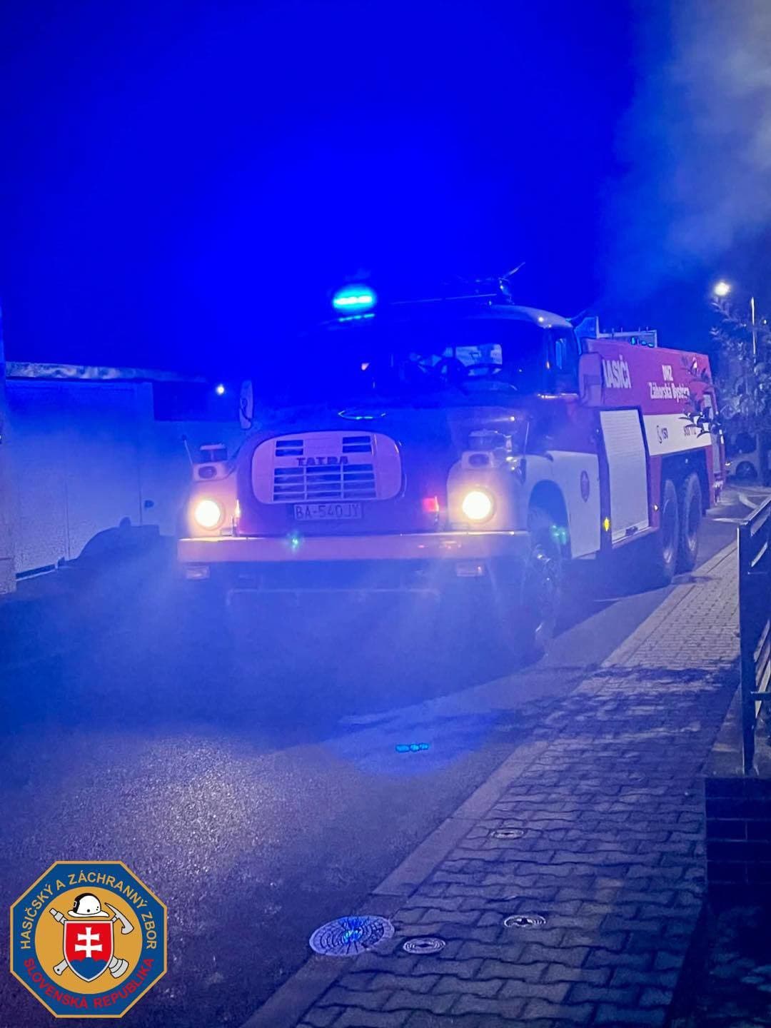 Hasiči zasahovali pri požiari v Záhorskej Bystrici.