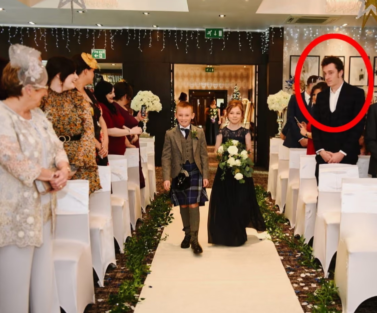 Kto je tento muž na fotkách?