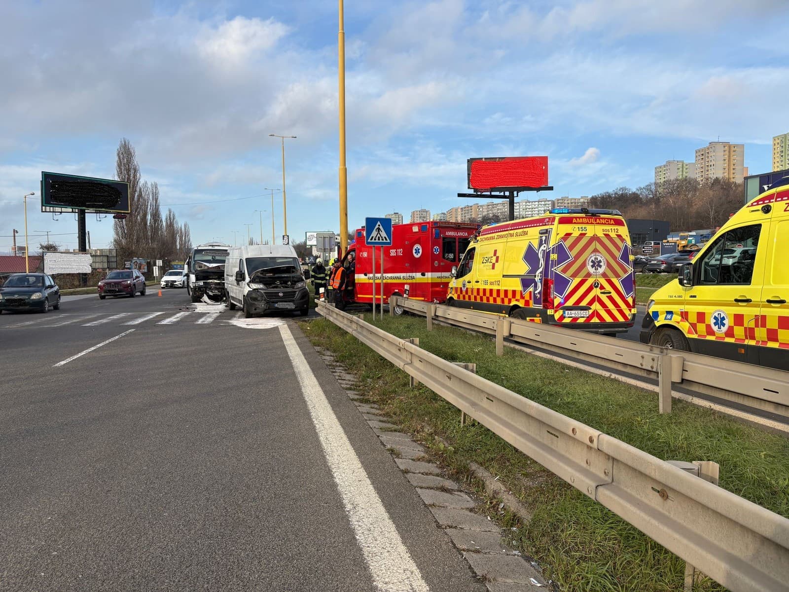 Mikrobus plný detí z