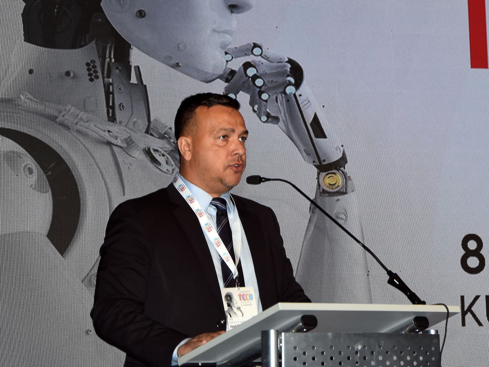 Opozícia vybuchla: Predražená kúpa