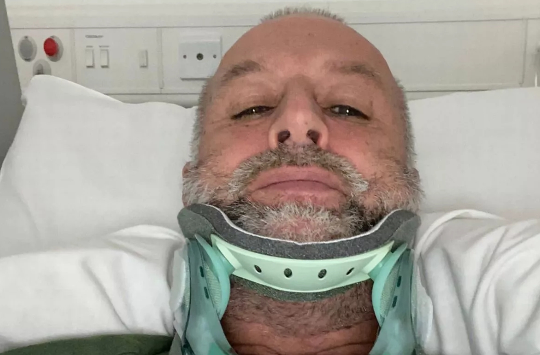 Hudobník si zlomil krk aj rebrá, ledva prežil!