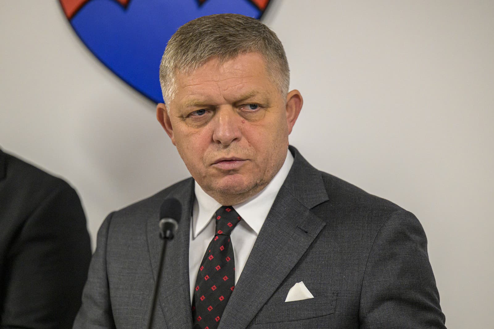 predseda vlády SR Robert Fico (Smer-SD) na tlačovej konferencii po výjazdovom rokovaní vlády SR v obci Vyšný Orlík