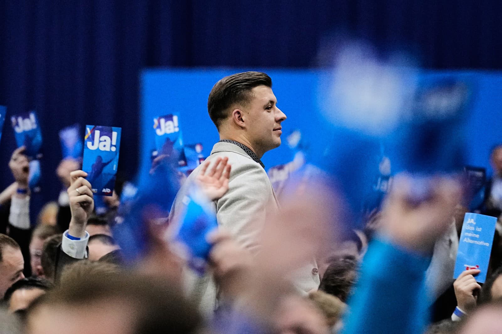 Na snímke šéf mládežníckej organizácie nazvanej Generácia Nemecko (GD) Jean-Pascal Hohm počas jej založenia v nemeckom Giessene.