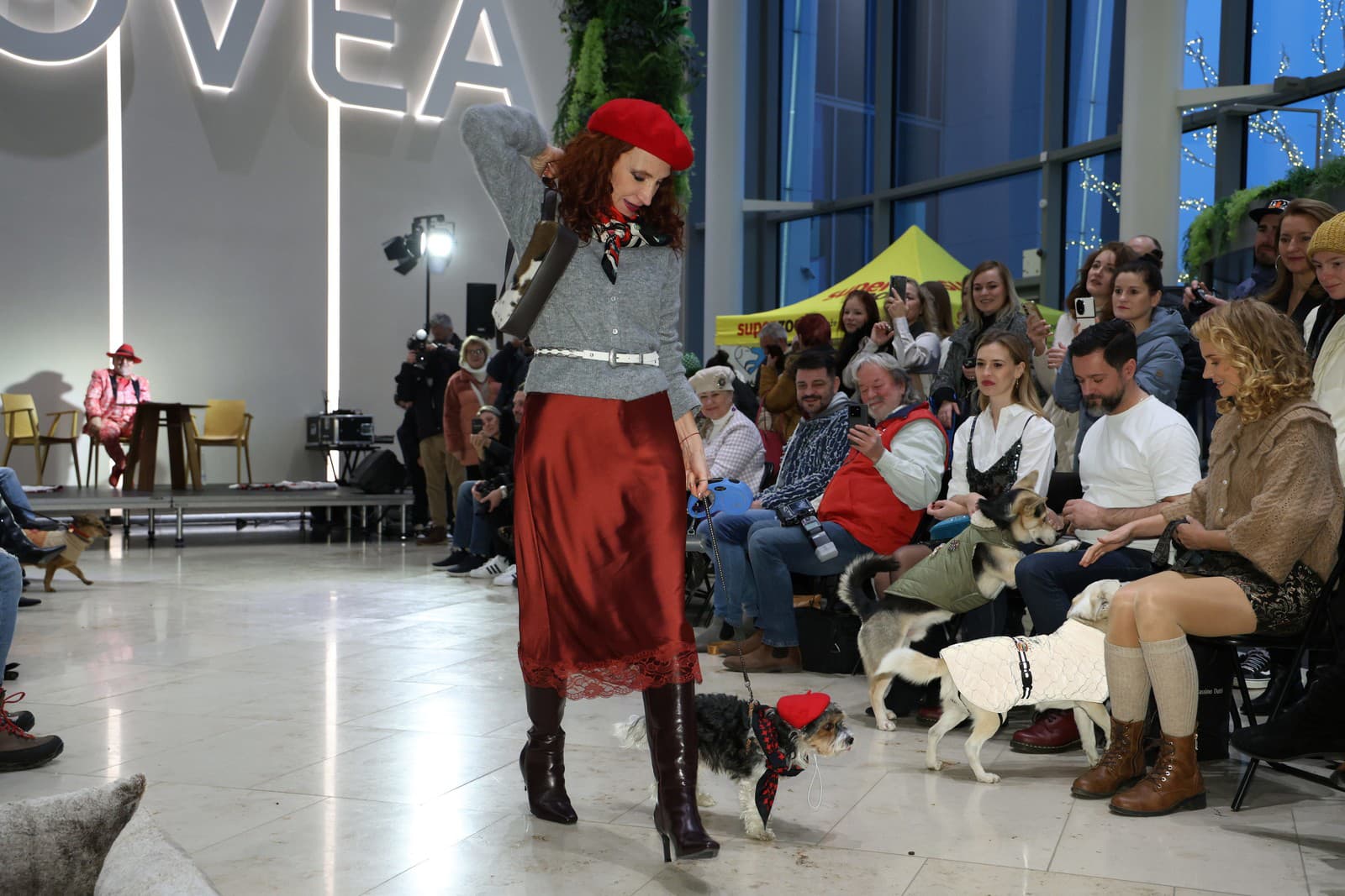 Módna prehliadka so psami. Na snímke Petra Palevičová