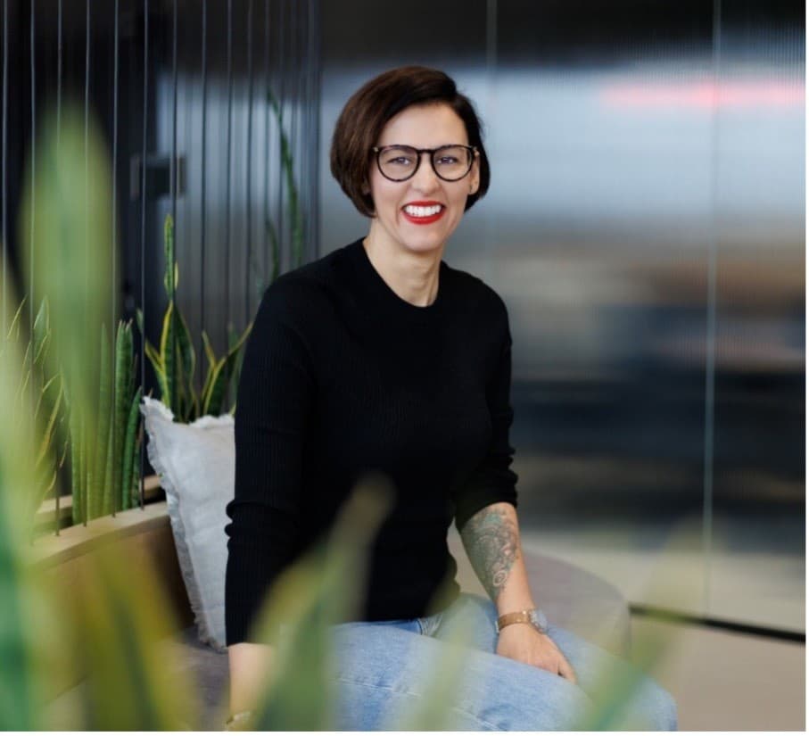 „Dlhodobo pomáhame dávať knihám druhú šancu tým, že ich vraciame späť do obehu. A teraz chceme niečo vrátiť aj samotnej literárnej scéne,“ hovorí manažérka expanzie Bookbotu Lívia Čadová. 