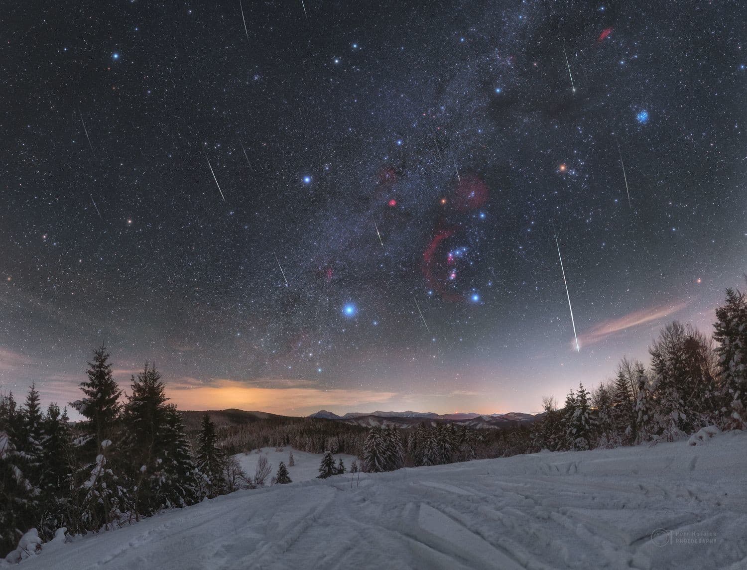 Maximum meteorického roja Kvadrantíd v januári 2020 nad Oravskou Lesnou na Slovensku.