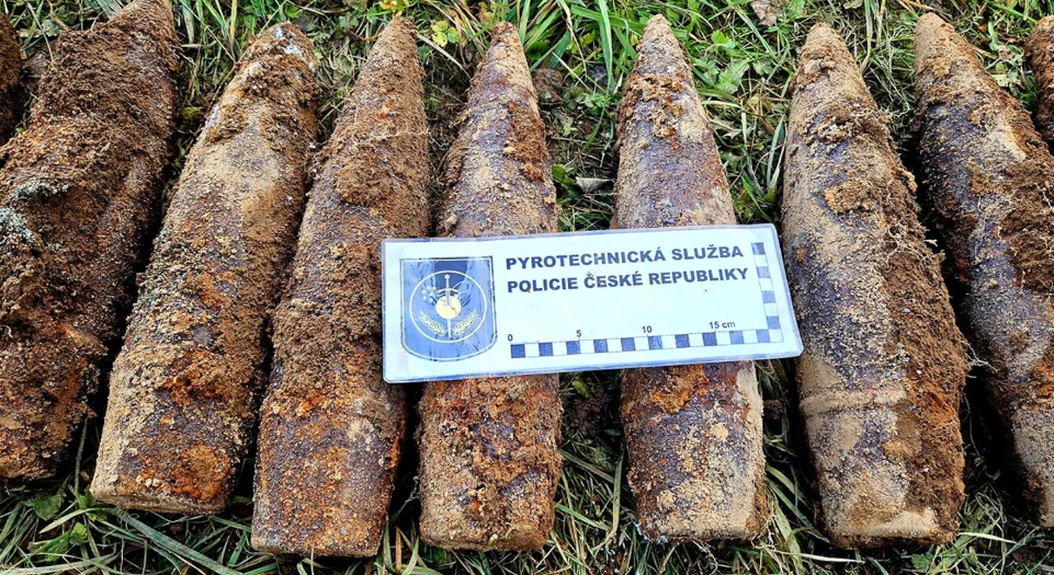 Rodinný výlet odhalil 138 granátov!