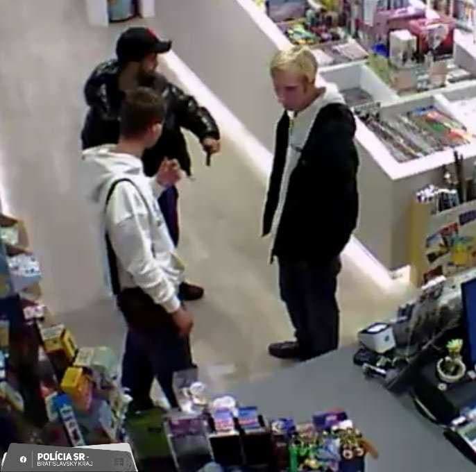 Polícia pátra po mužoch