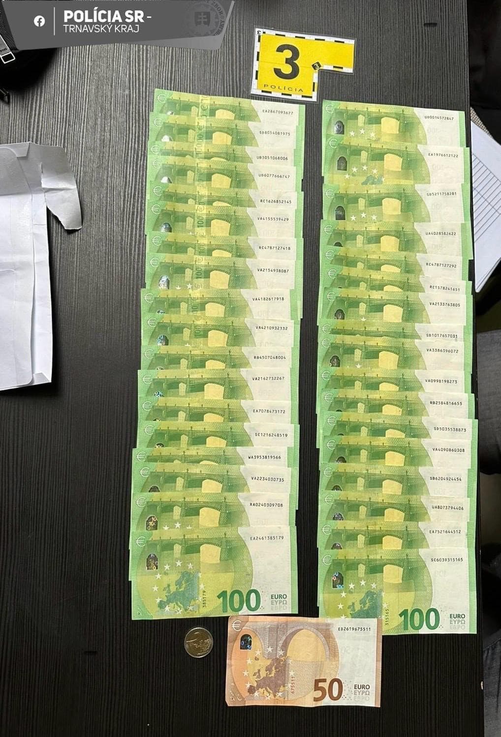 Policajti zadržali muža podozrivého z korupcie.