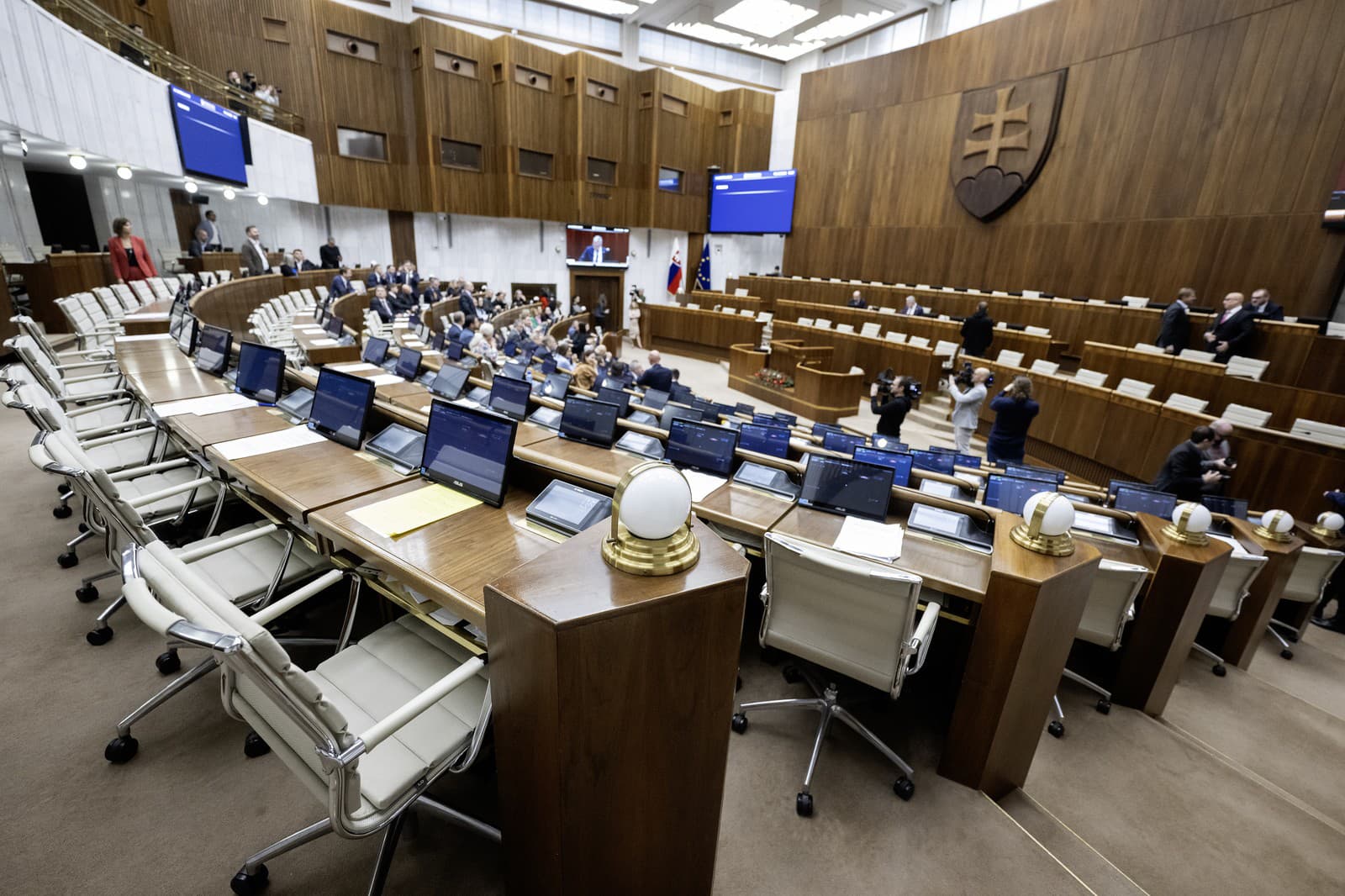 Koalícia nakoniec pretlačila ZRUŠENIE