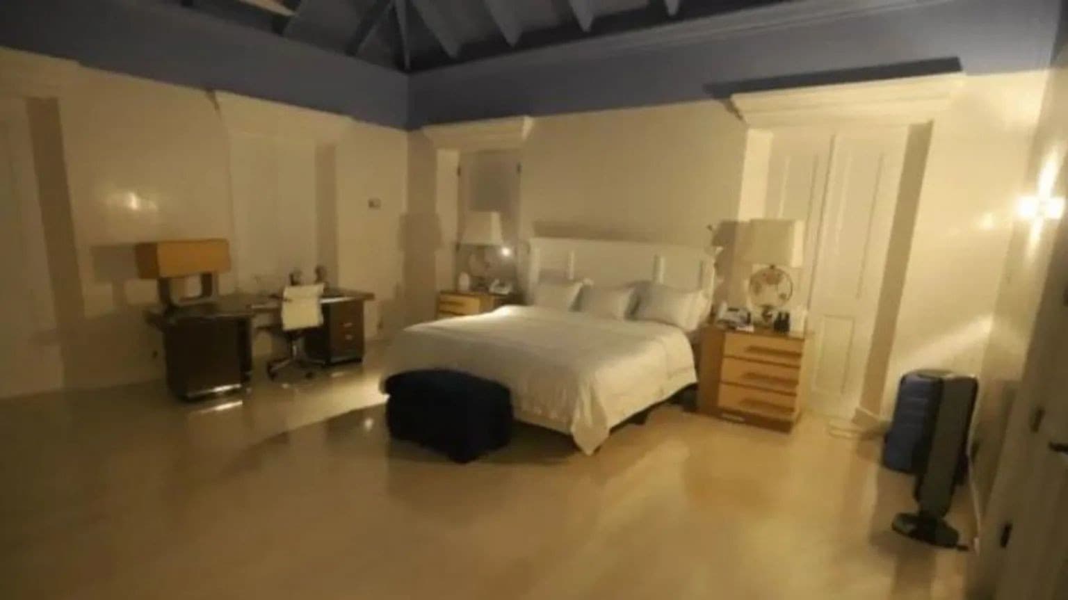 Kongresmani zverejnili desivé zábery z Epsteinovho ostrova.