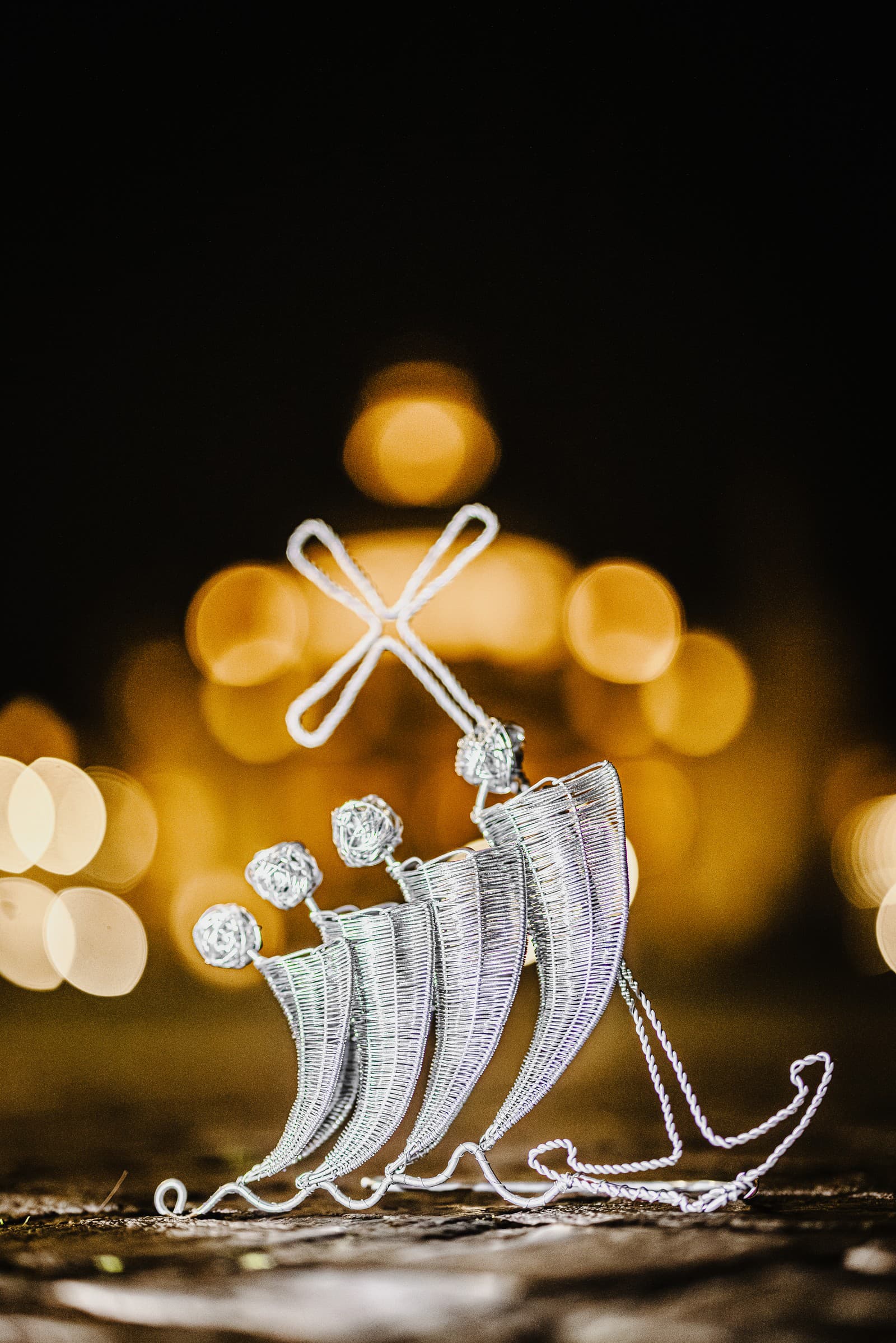 Drôtená plastika “Pútnici nádeje”, dar pre pápeža Leva XIV. od prezidenta SR Petra Pellegriniho pri príležitosti ich stretnutia vo Vatikáne 