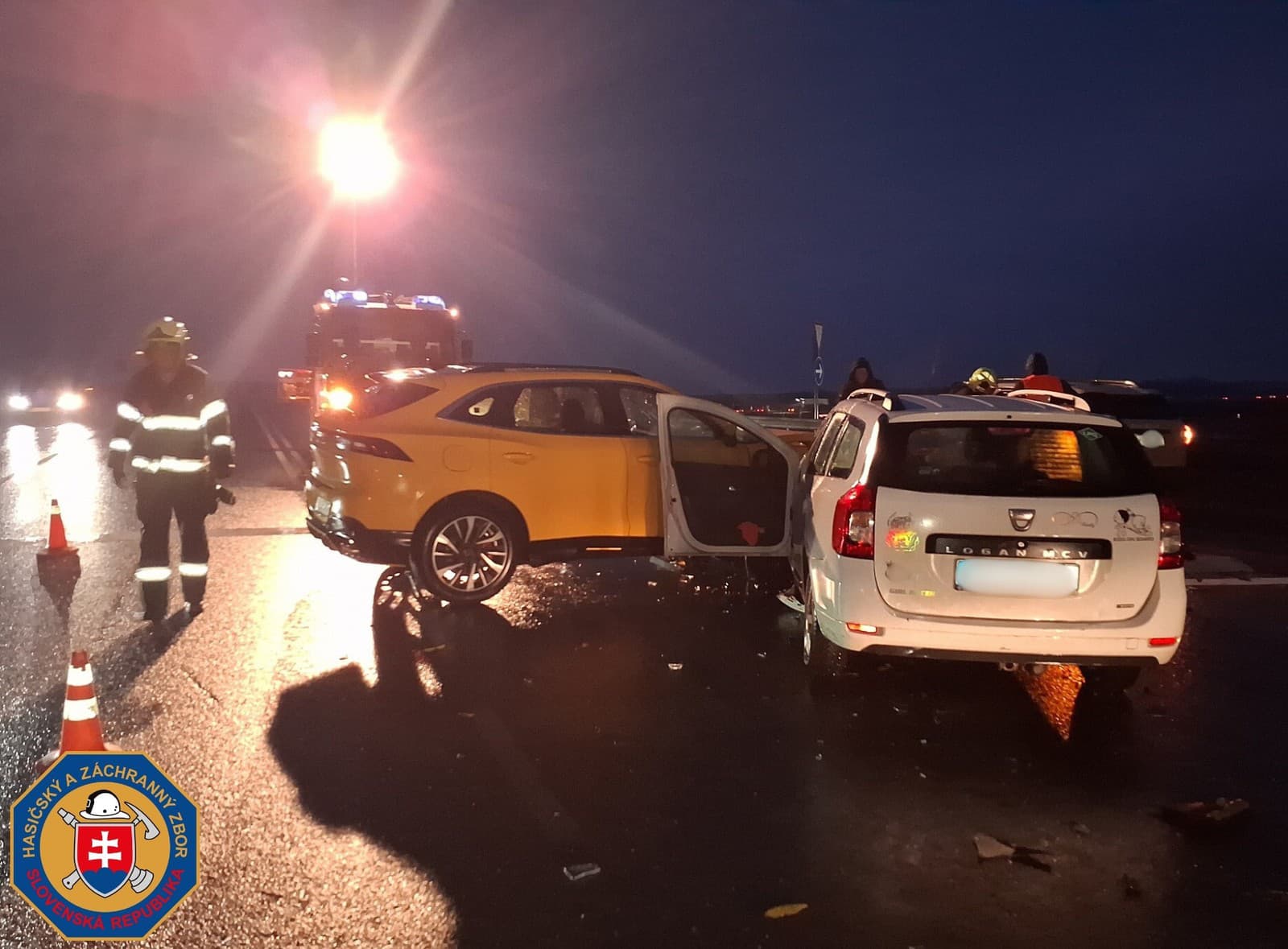 Ranná nehoda áut medzi