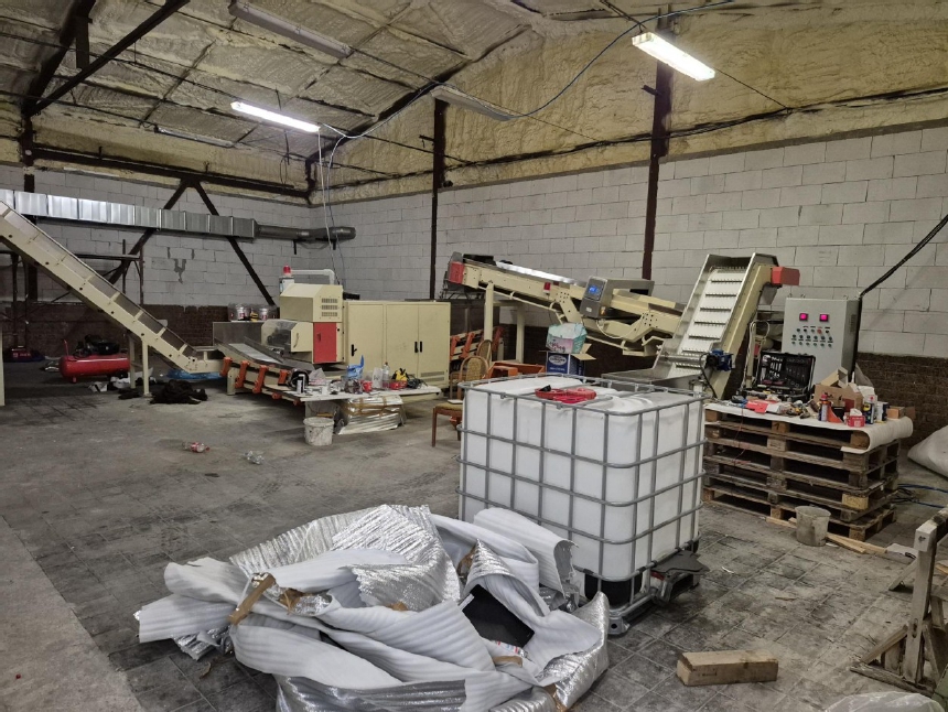 ďalšia odhalená nelegálna linka na spracovanie tabaku v Sobranciach