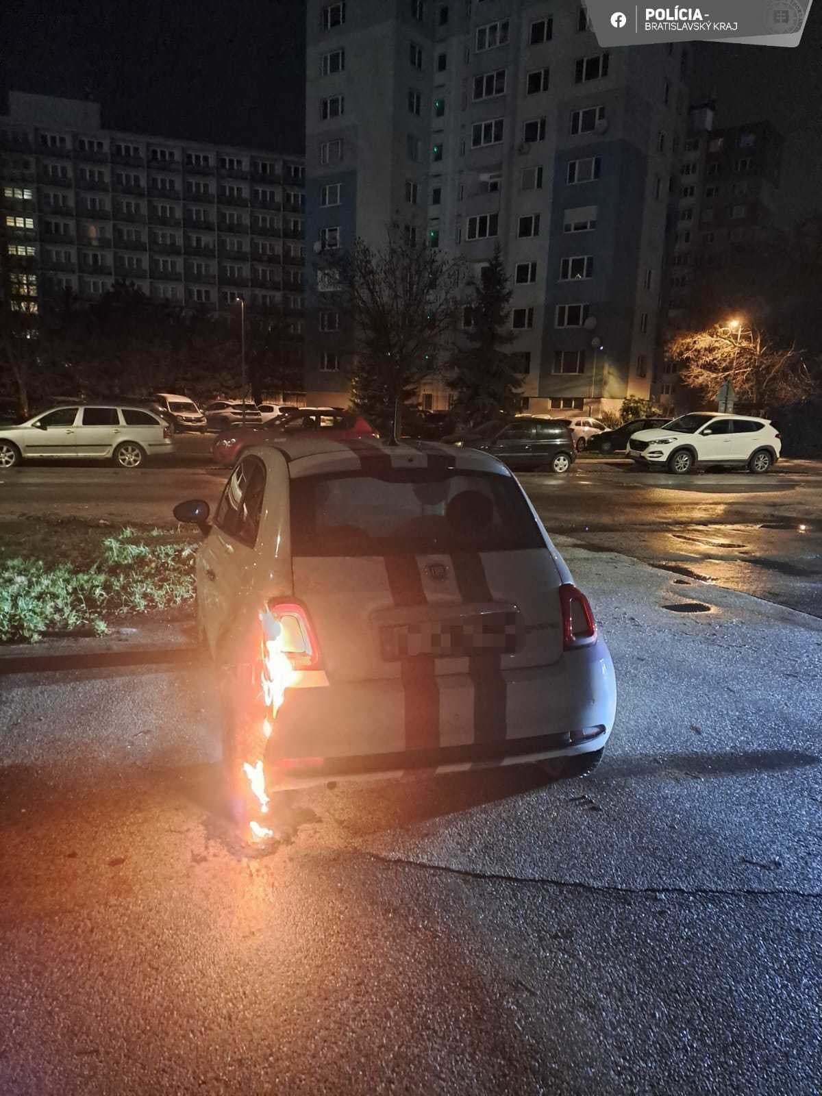 Požiaru auta v bratislavskej