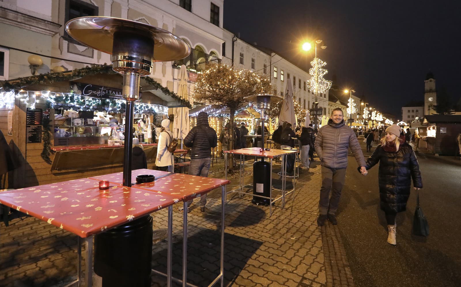 Vianočné trhy na Námestí SNP v Banskej Bystrici 