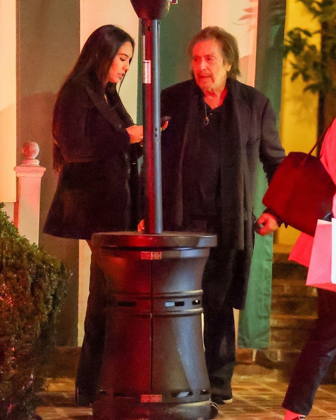  Al Pacino a Noor Alfallah na spoločnej večeri
