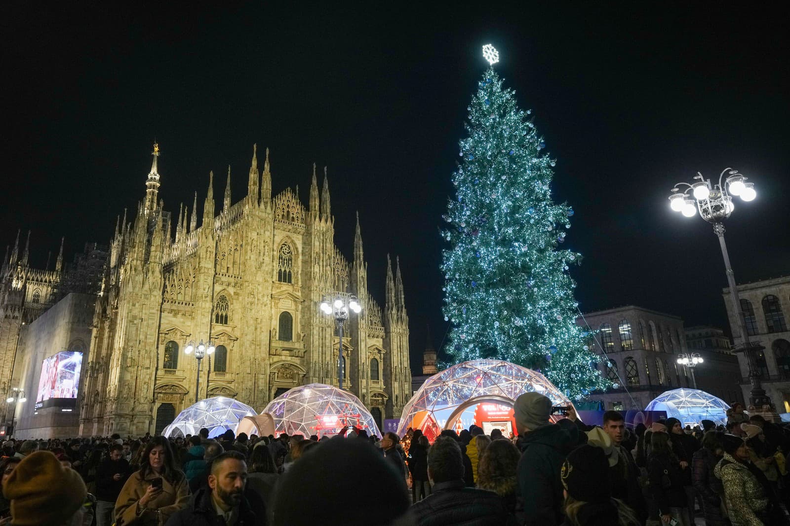 Vianočný stromček v Miláne.