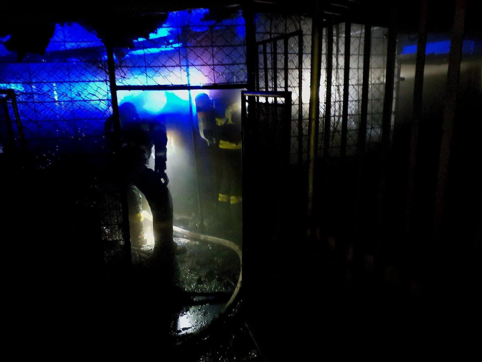 požiar prístrešku v mestskej časti Senica-Čáčov