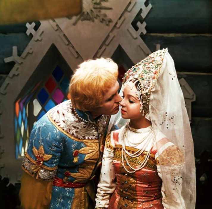 Bozk Natalje Sedych (Nastenka) s Eduardom Izotovom (Ivan), bol jej prvým bozkom v živote.