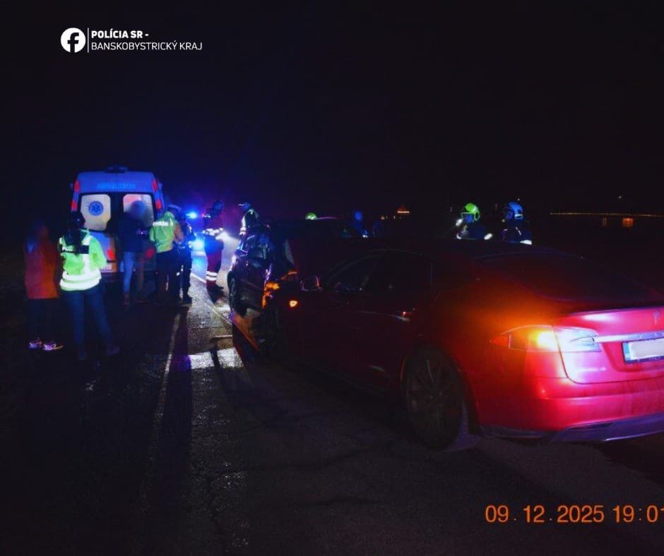 Čelná zrážka áut pod Poľanou.