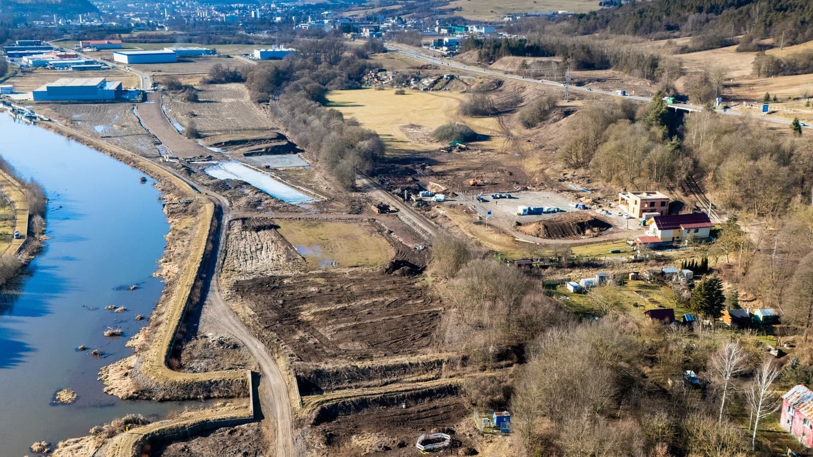 Trojkilometrový úsek R1 za