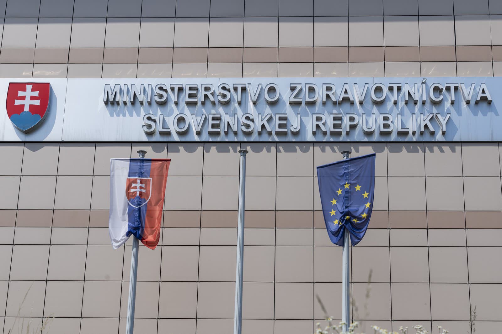 Nápis na budove, v ktorej sídli Ministerstvo zdravotníctva SR.