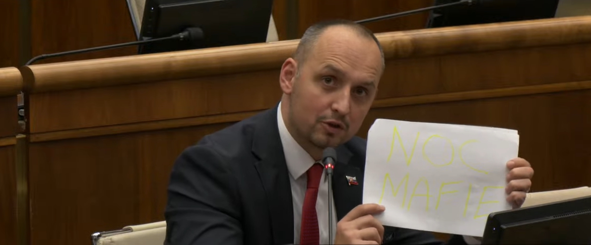 V parlamente to poriadne