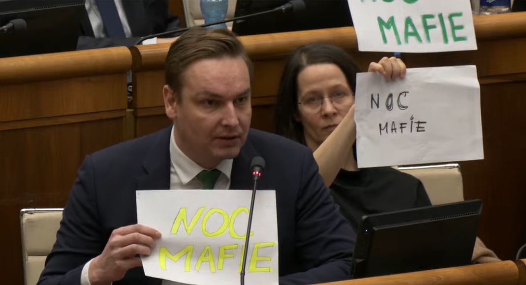 V parlamente to poriadne