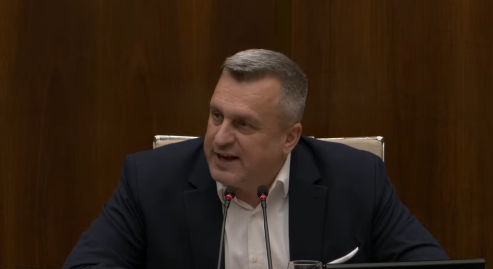 V parlamente to poriadne