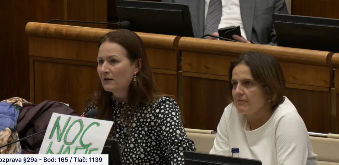 Parlament má za sebou