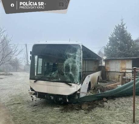 Dramatická nehoda autobusu pod