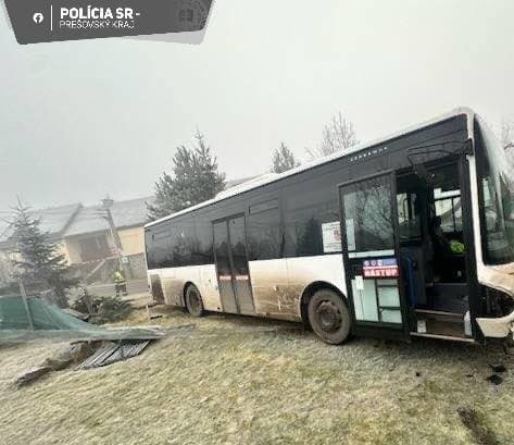 Dramatická nehoda autobusu pod