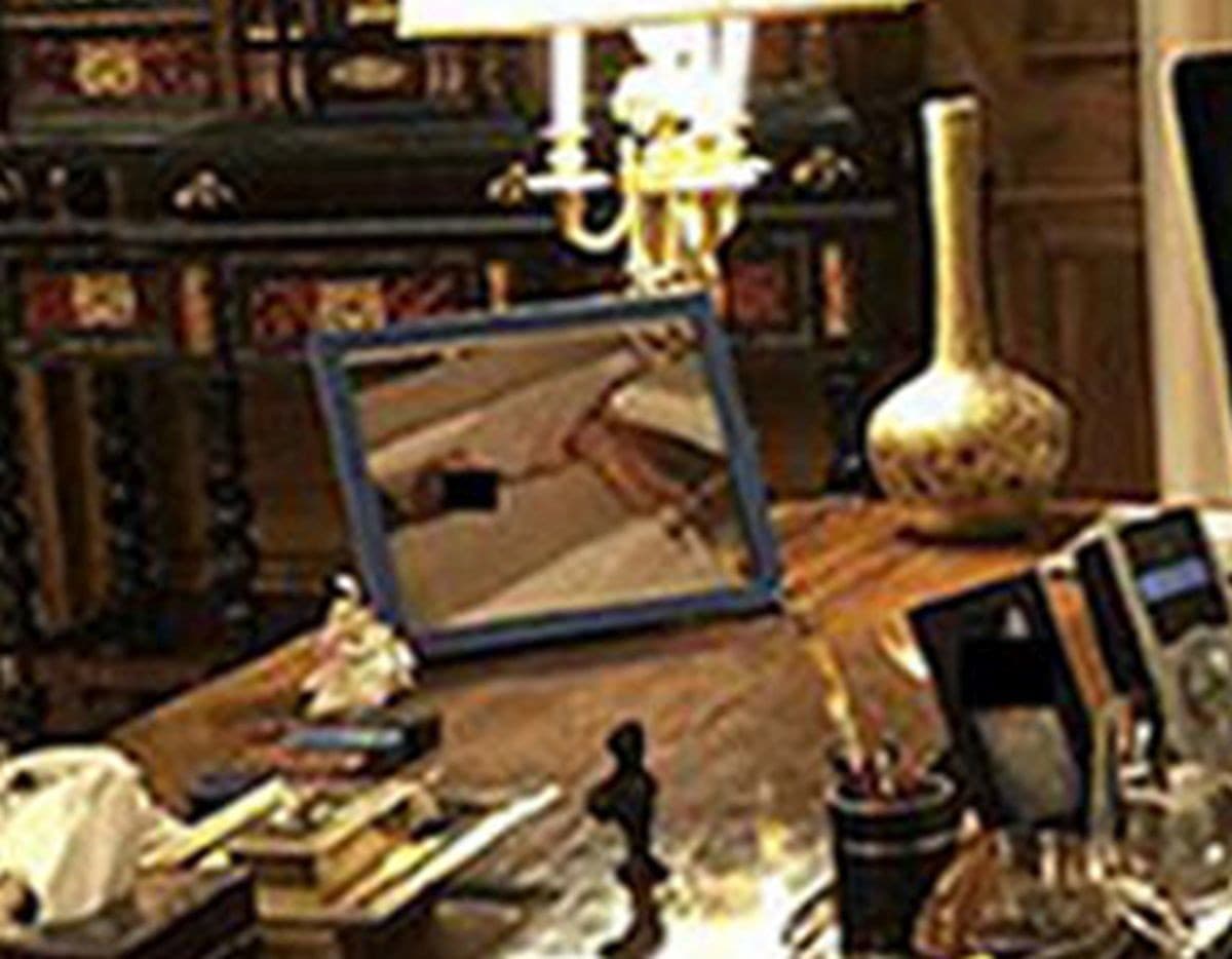 Neznáma žena leží vo vani.