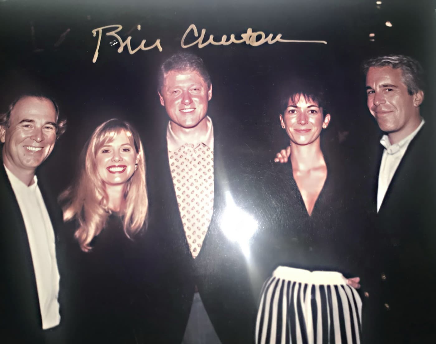 Bill Clinton a Jeffrey Epstein na spoločnej fotografii.