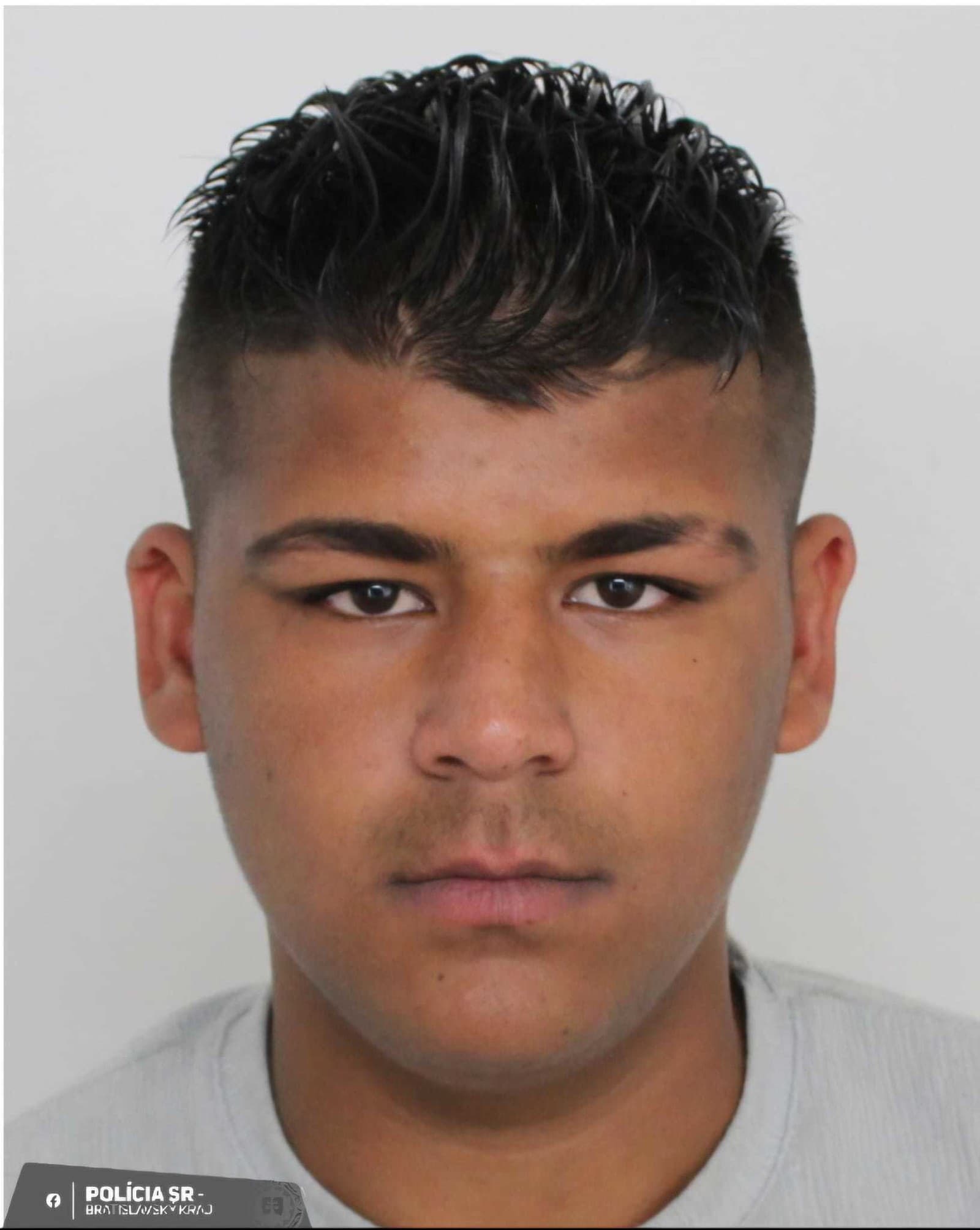 Polícia pátra po nezvestnom 17 – ročnom Ľubošovi Jozefovi Biharym z Pezinka.