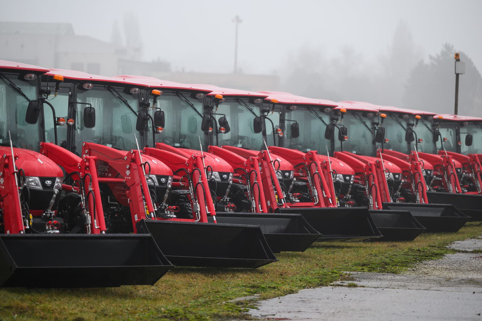 Nové traktory ako súčasť významnej investície pre vodohospodárov